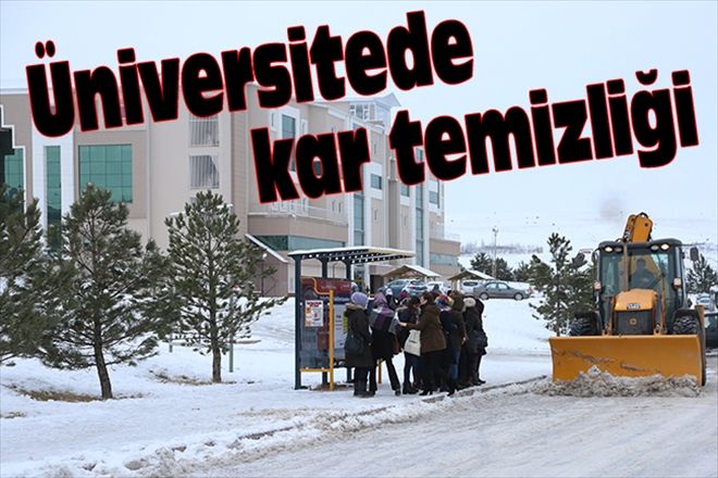 Üniversitede kar temizliği