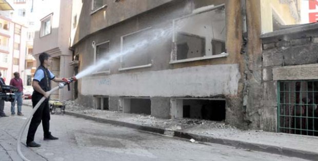 Belediye Türbe Çevresini Düzenliyor