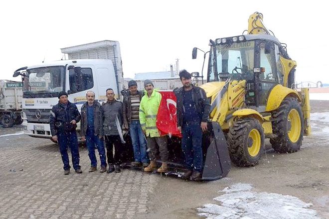 TIRNAĞIN VARSA BAŞINI KAŞI