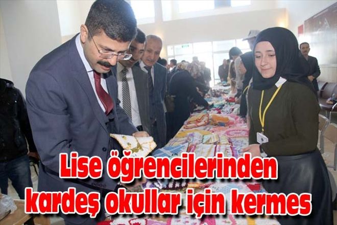 Lise öğrencilerinden kardeş okullar için kermes