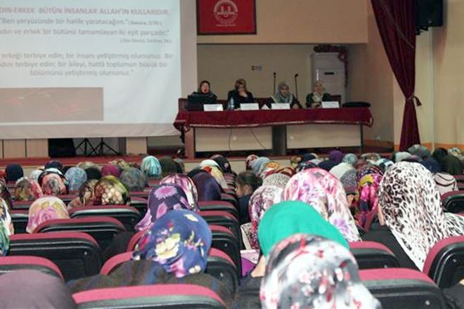 Aile ve Dini Rehberlik Bürosu tarafından panel düzenlendi