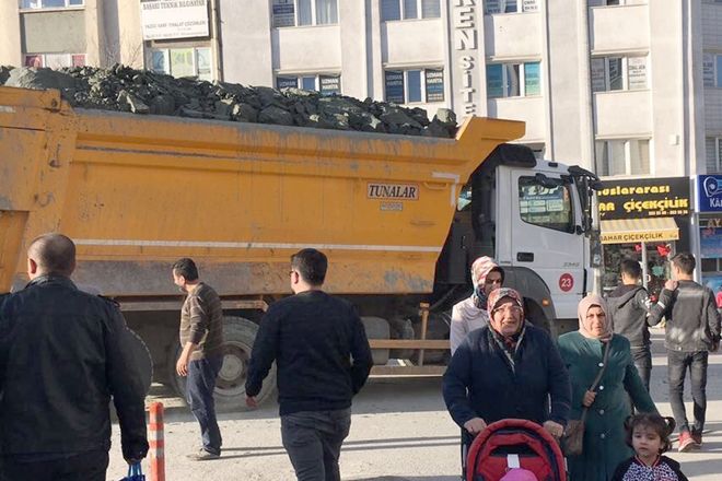 Tentesiz Kamyonlar tehlike saçıyor