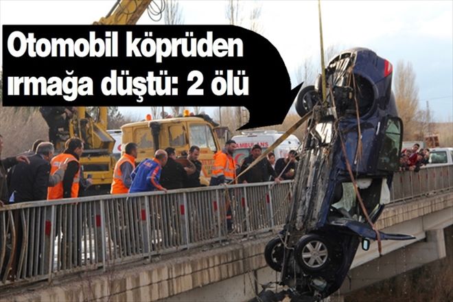 Otomobil köprüden ırmağa düştü: 2 ölü