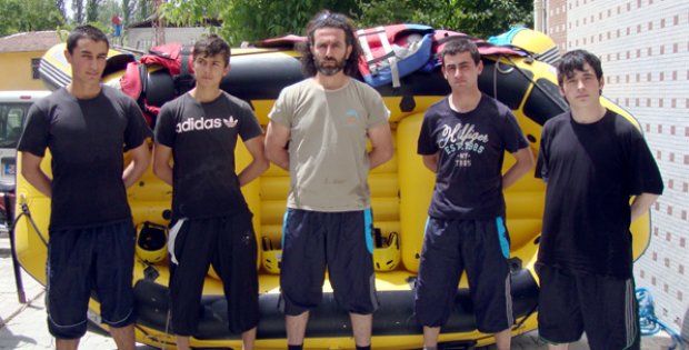 Rafting kayıplara karıştı