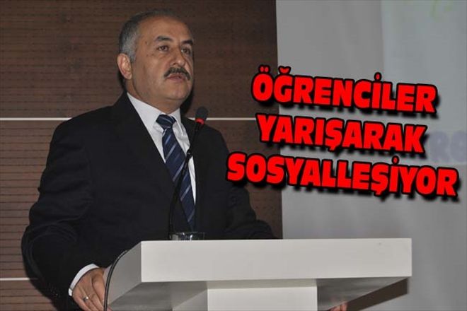ÖĞRENCİLER YARIŞARAK SOSYALLEŞİYOR