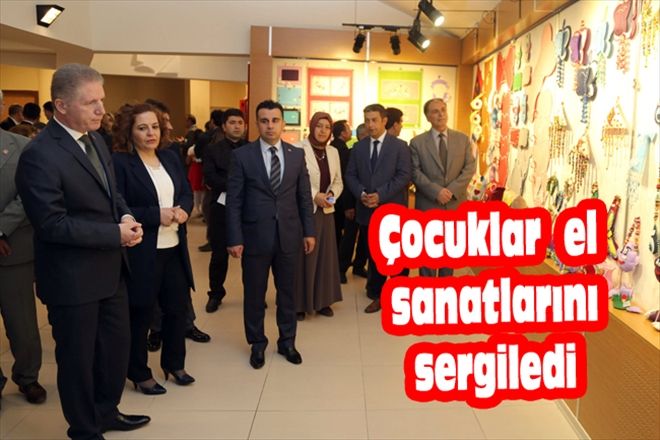Çocuklar  el sanatlarını sergiledi