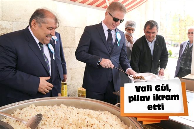 Vali Gül, pilav ikram etti