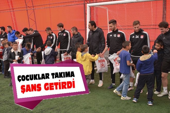 ÇOCUKLAR TAKIMA ŞANS GETİRDİ