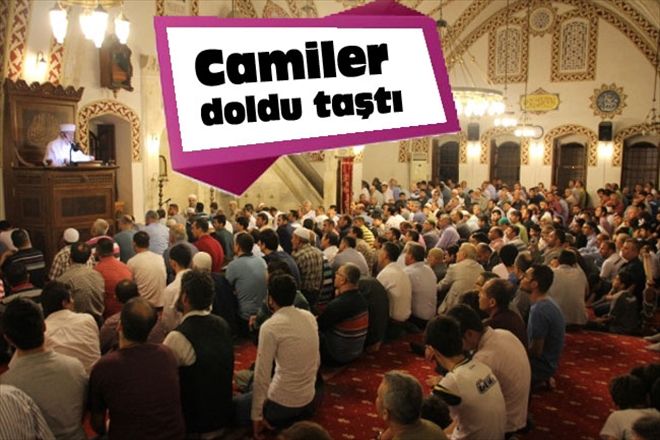 Camiler doldu taştı