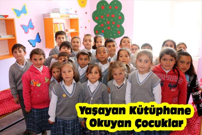 YAŞAYAN KÜTÜPHANE OKUYAN ÇOCUKLAR