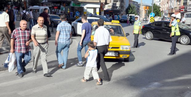 Yayaların imdadına trafik yetişti