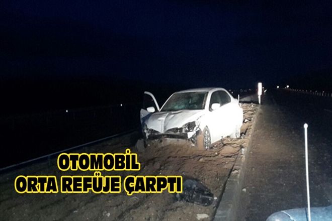 OTOMOBİL ORTA REFÜJE ÇARPTI: 1 ÖLÜ 2 YARALI