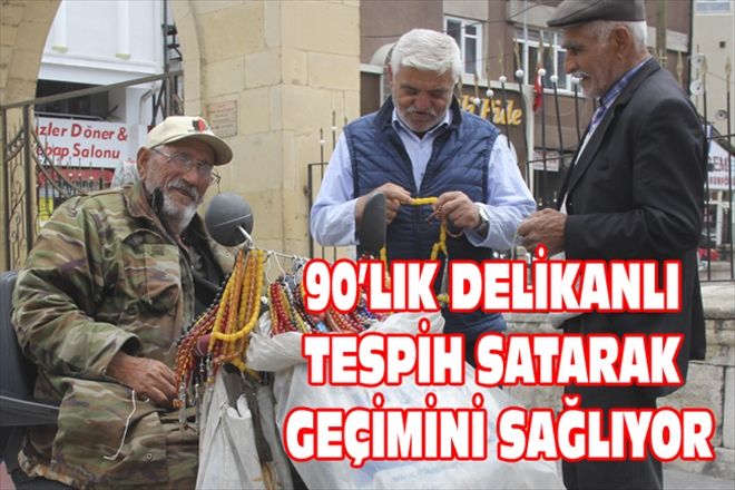 90´LIK DELİKANLI TESPİH SATARAK GEÇİMİNİ SAĞLIYOR