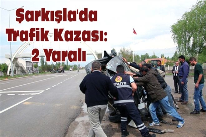 Şarkışla´da Trafik Kazası: 2 Yaralı