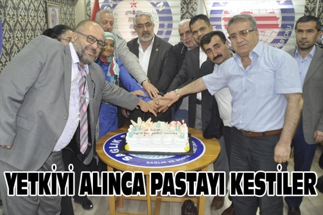 YETKİYİ ALINCA PASTAYI KESTİLER