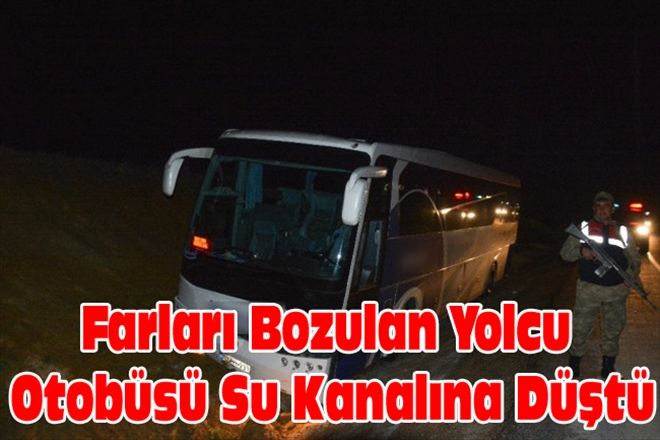Farları Bozulan Yolcu  Otobüsü Su Kanalına Düştü