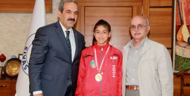 Karatecilerden Belediye çıkarması
