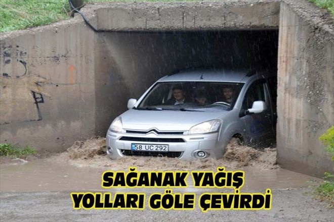 SAĞANAK YAĞIŞ YOLLARI GÖLEÇEVİRDİ
