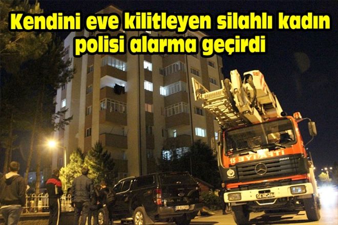 Kendini eve kilitleyen silahlı kadın  polisi alarma geçirdi