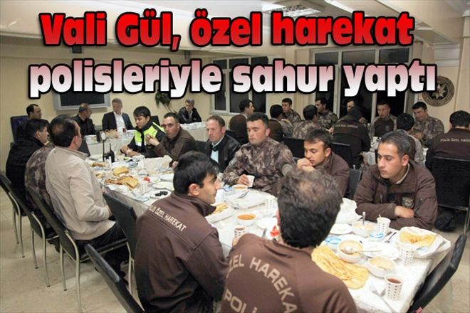 Vali Gül, özel harekat polisleriyle sahur yaptı