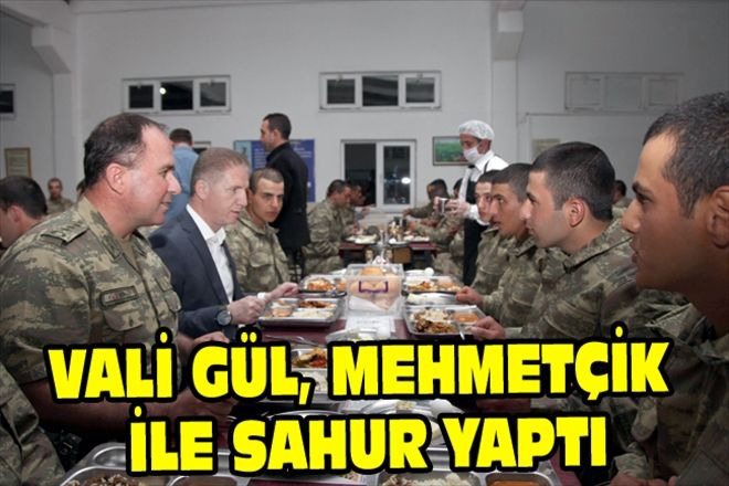 VALİ GÜL, MEHMETÇİK İLE SAHUR YAPTI