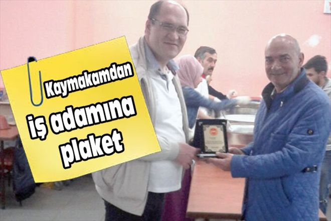 Kaymakamdan iş adamına plaket