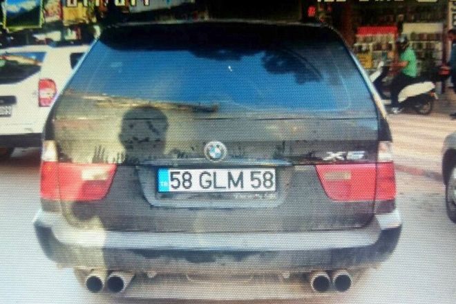 SAHTE PLAKAYA 5 BİN 285 LİRA CEZA KESİLDİ