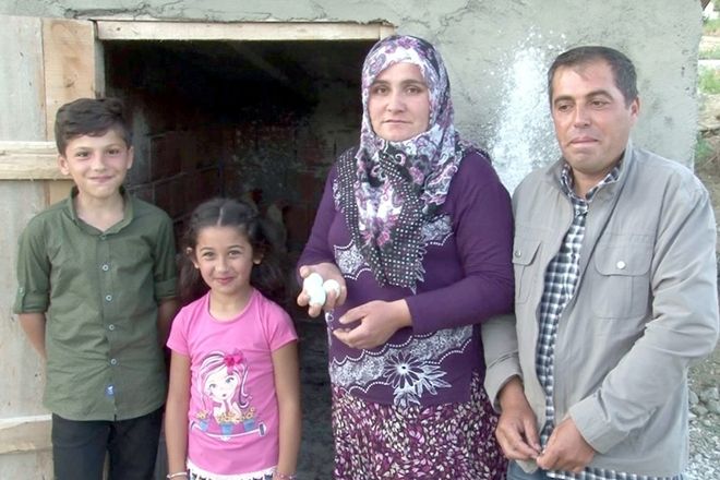 YEŞİL YUMURTA ÜRETEN KADIN TALEPLERE YETİŞEMİYOR