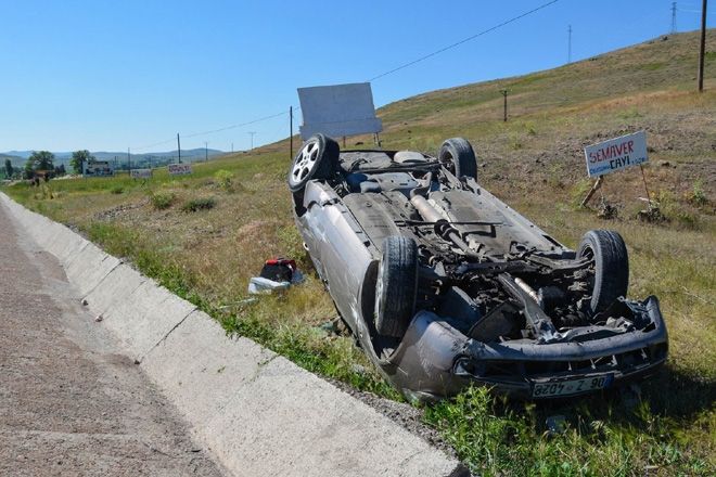 KONTROLDEN ÇIKAN OTOMOBİL MENFEZE UÇTU