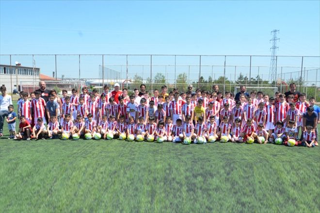 FUTBOL OKULUNDA EĞİTİMLER BAŞLADI