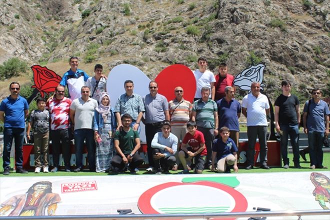 Başarılı öğrenciler geziyle ödüllendirildi