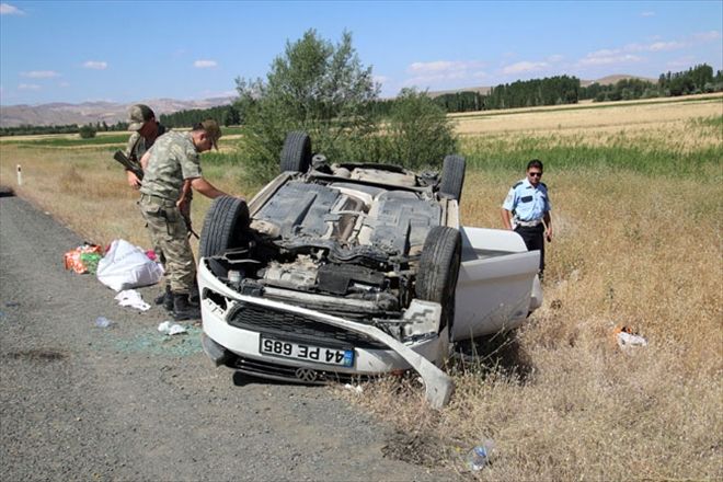 Kontrolden çıkan otomobil devrildi