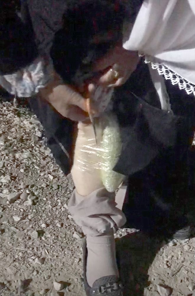 Yaşlı kadın 2 kg esrarla yakalandı
