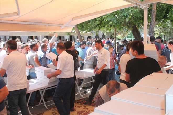 İSMAİL HAKKI TOPRAK´IN VEFATININ 48. YILDÖNÜMÜNDE CEMAATE YEMEK İKRAMI