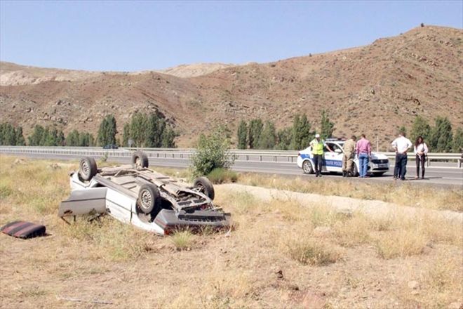 Hurdaya dönen araçtan sağ çıktılar