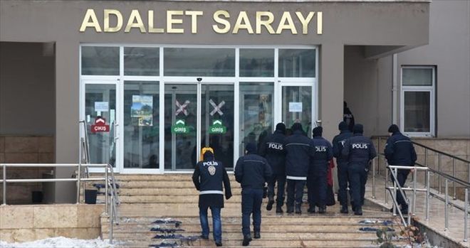 4´ü eski polis 5 FETÖ sanığının yargılanmasına başlandı