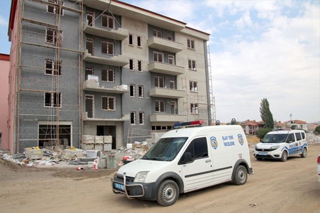 İkinci katından düşen işçi yaralandı