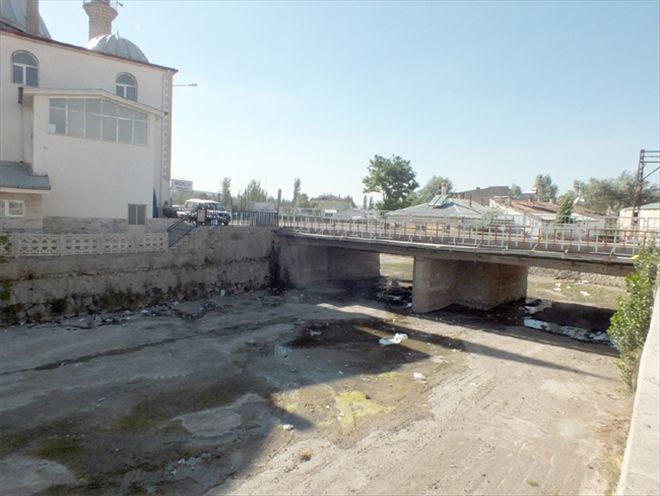 Tecer Irmağı kurudu