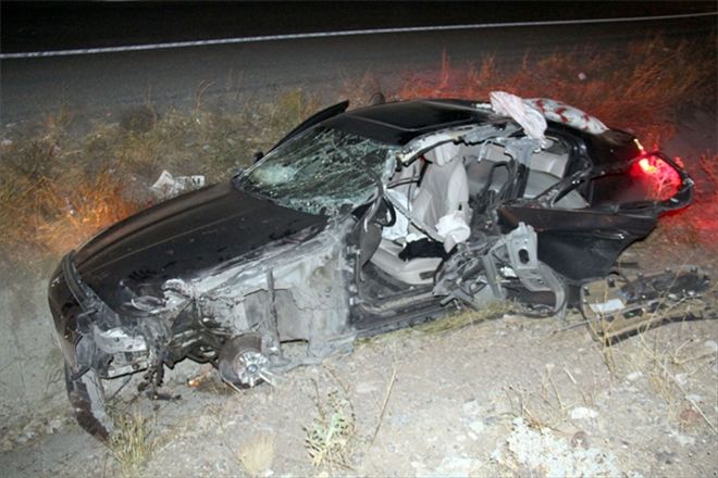 Otomobil kamyonla çarpıştı