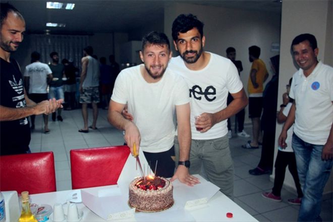 Kaptan Kılıçoğlu´na doğum günü sürprizi