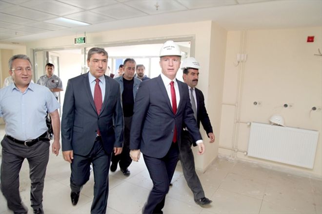 Vali Gül yurtları gezdi