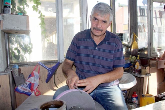  Yanlış biletilen bıçak hayvana acı çektiriyor 