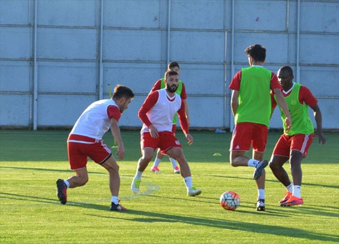 SİVASSPOR TOPBAŞI YAPTI