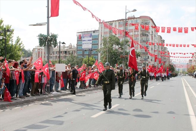 ZAFER BAYRAMINDA COŞKULU KUTLAMA