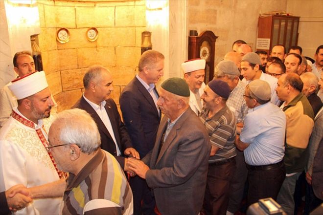 Protokol namazı Ulu Cami´de kıldı