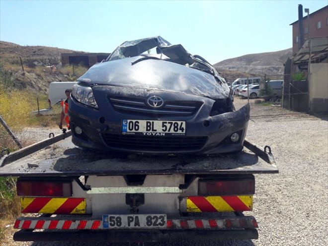 Kontrolden çıkan otomobil devrildi