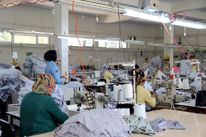 Kadın mahkumlar cezaevinde meslek öğreniyor
