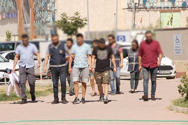 Özel çantayla hırsızlık yapan  4 ŞÜPHELİ TUTUKLANDI