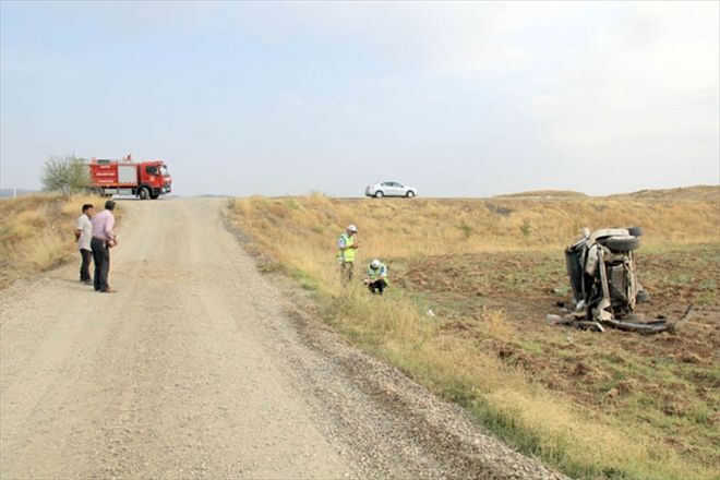 Otomobil şarampole devrildi: 2 kişi yaralandı