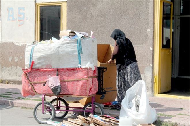 Ekmeklerini kağıttan çıkartıyorlar